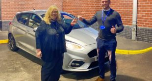 Helen-Bartz-from-Caerphilly-in-South-Wales-Motorpoints-national-Win-A-Car-competition-winner